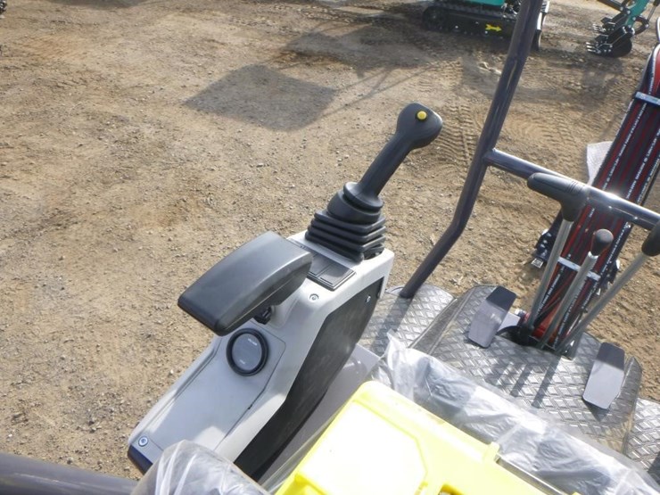 2025-agt-mx15rx-hydraulic-excavator-image-22