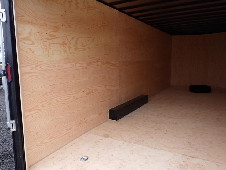 2026-royal-larct52-826v-86-t/a-enclosed-trailer-image-9