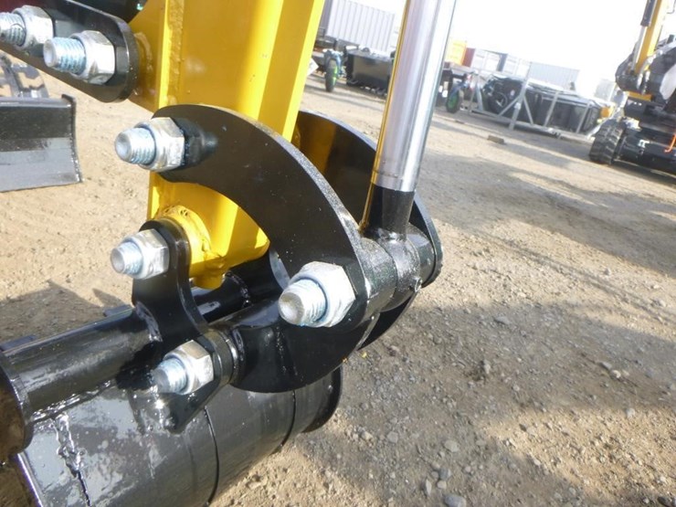 agt-h12r-hydraulic-excavator-image-11