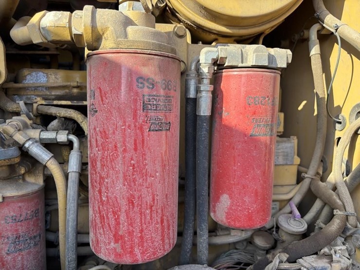 2005-caterpillar-143h-image-56