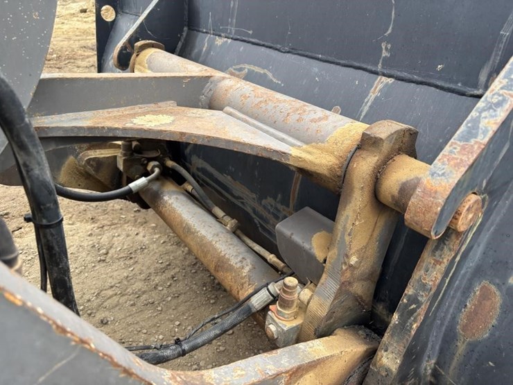 2012-volvo-l30b-image-12