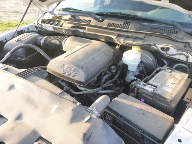 2015-dodge-1500-image-18