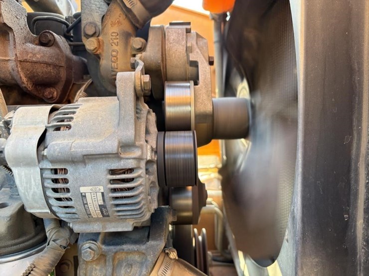 2011-case-570m-xt-image-56