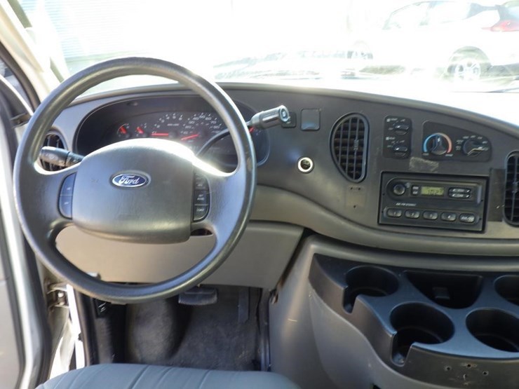 2006-ford-econoline-350-image-9