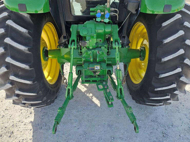 2011-john-deere-6115d-image-15