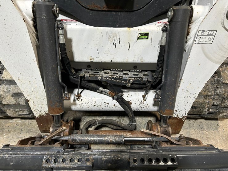 2022-bobcat-t870-image-10