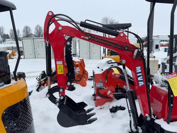 unused-2025-miva-model-13-mini-excavator,-13.5hp-gas-engine,-thumb,-blade,-aux.-hyd.--sn#-13j251271-image-2