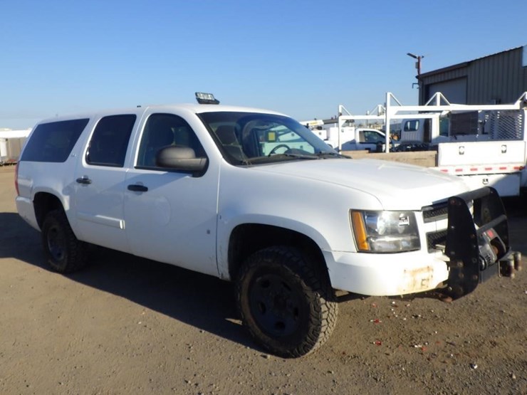 2007-chevrolet-suburban-image-2