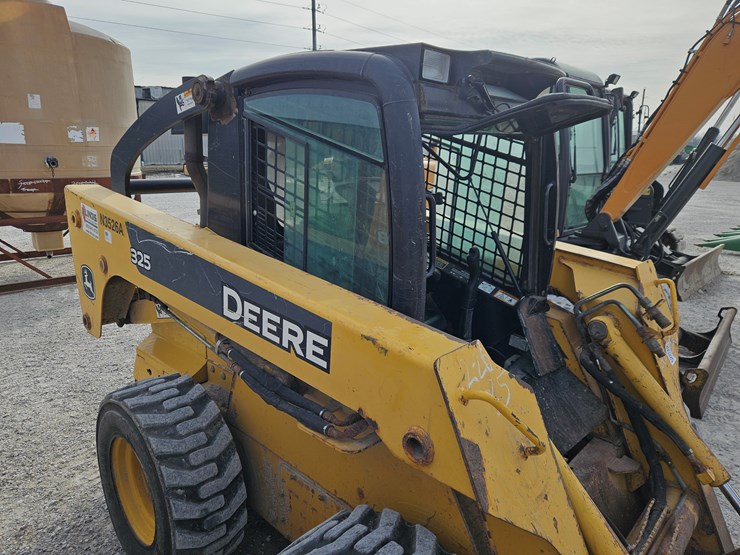 2006-john-deere-325-image-18