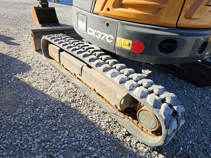 2019-case-cx37c-image-13