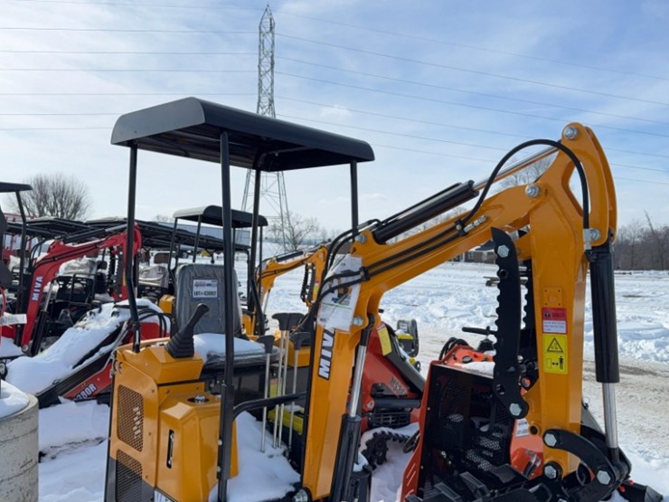 new-unused-2025-miva-15-mini-excavator,-13.5hp-gas-engine,-pilot-controls,-sn#---1522512110-image-4