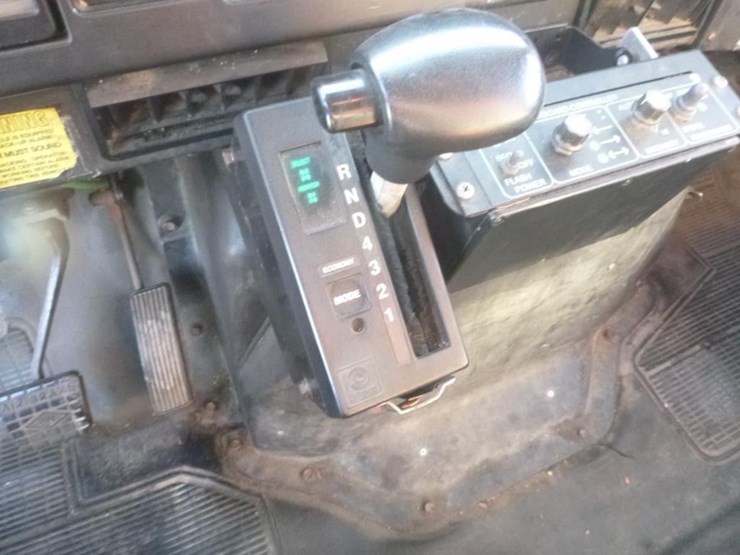 1995-international-4700-image-13