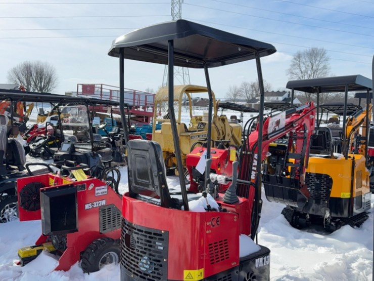 new-unused-2025-miva-model-13-mini-excavator,-13.5hp-gas-engine,-pilot-controls,-16"-bucket,-blade-image-3