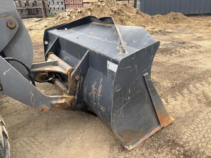 2012-volvo-l30b-image-11