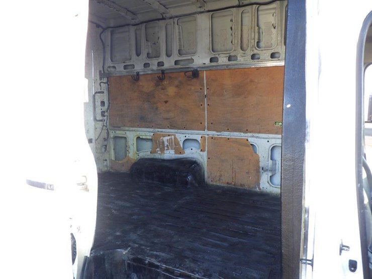 2014-nissan-nv2500hd-image-7