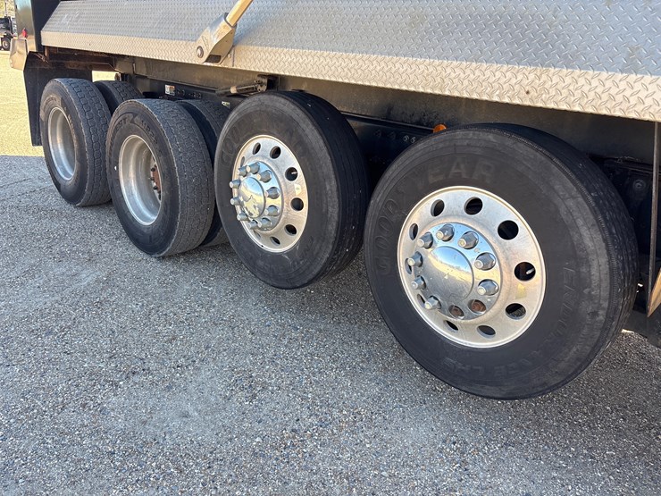 2024-kenworth-t880-image-6