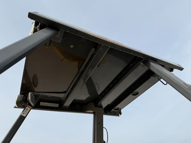 new-holland-u80-image-7