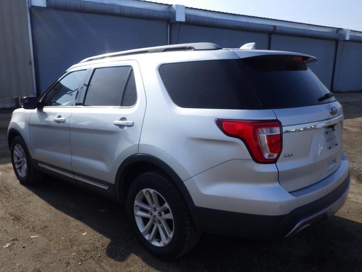 2017-ford-explorer-image-4