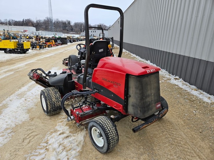 #156-•-toro-reel-master-5210f-fairway-mower-image-3