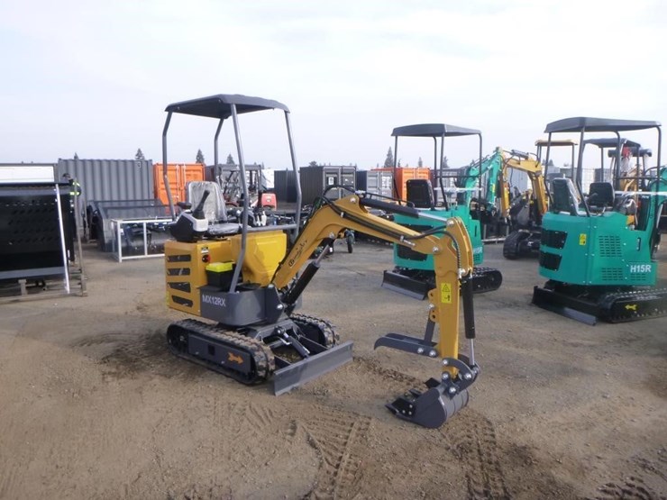 agt-mx12rx-hydraulic-excavator-image-2