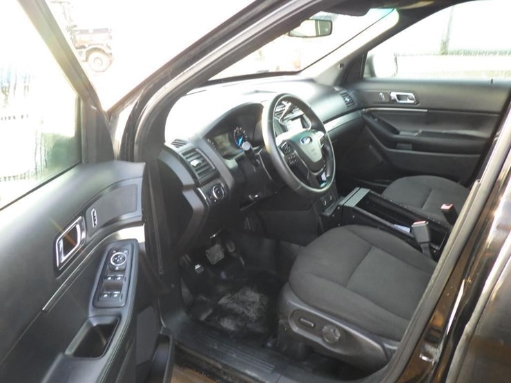 2018-ford-explorer-image-5