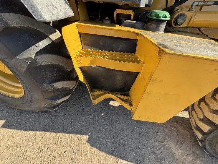 2010-deere-310j-image-45