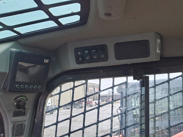2022-caterpillar-279d3-image-10