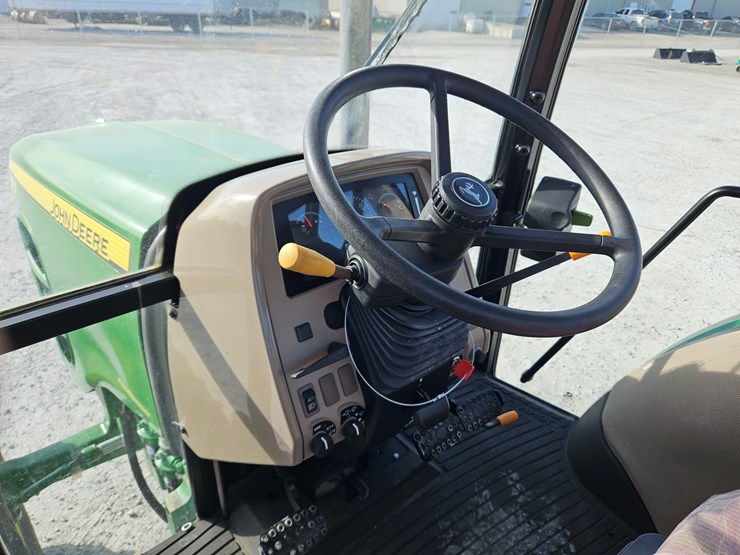 2011-john-deere-6115d-image-10