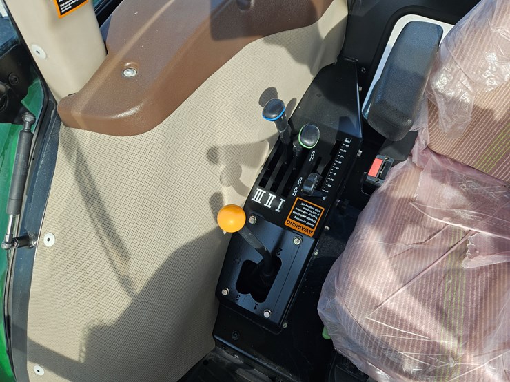 2011-john-deere-6115d-image-9