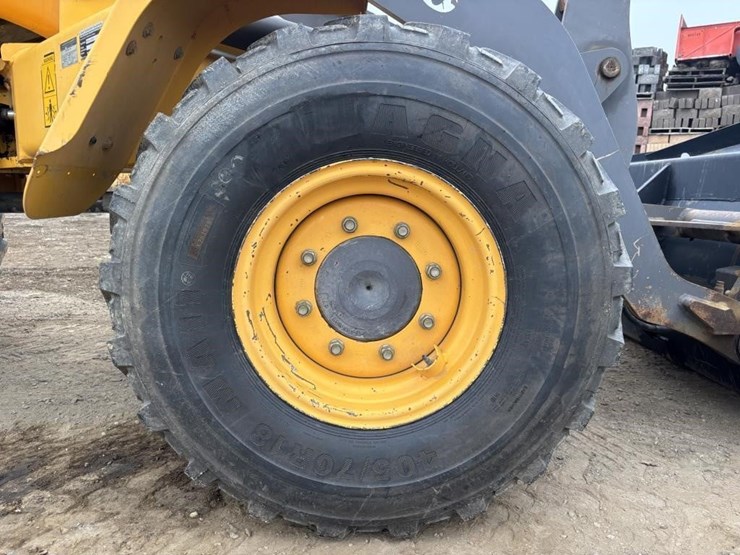 2012-volvo-l30b-image-16