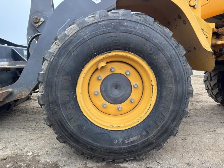 2012-volvo-l30b-image-19