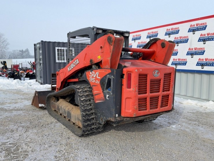 kubota-large-skid-steer-model-3vl95-25,-2464-hrs.,-works,-forks+bucket-image-3
