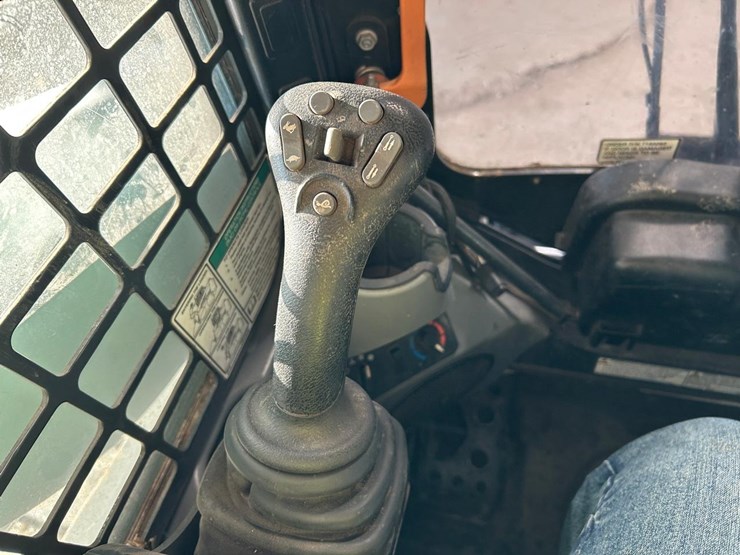 2022-bobcat-t870-image-22