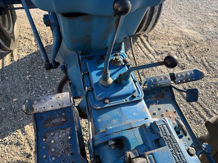 1984-ford-4610-image-8