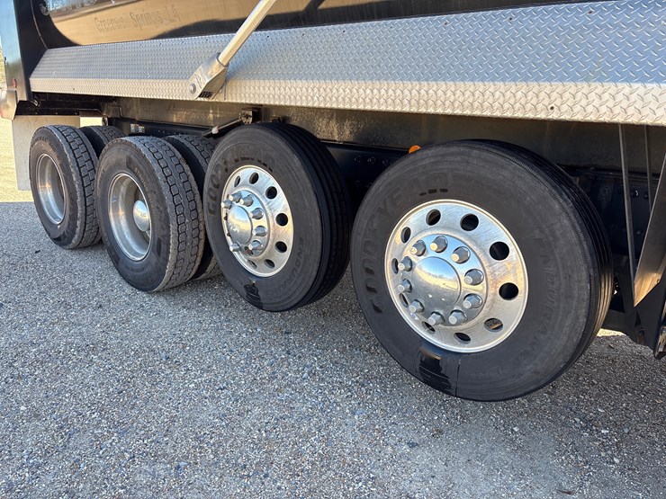 2024-kenworth-t880-image-6