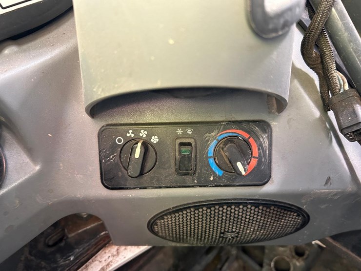 2022-bobcat-t870-image-23