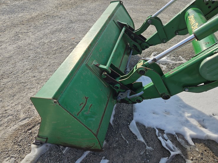2013-john-deere-6115d-image-24