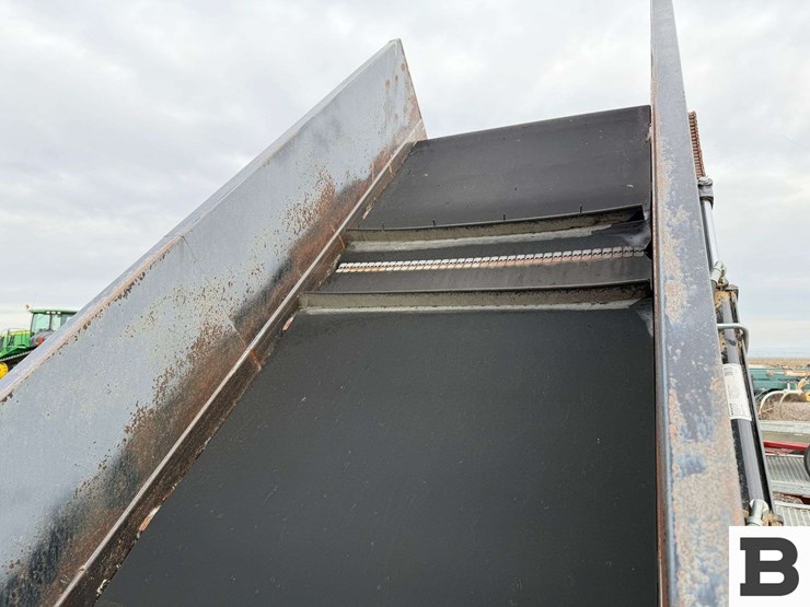 2010-new-holland-2010-image-36