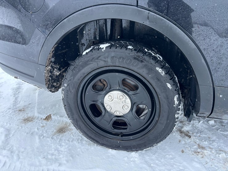 2019-ford-explorer-image-24