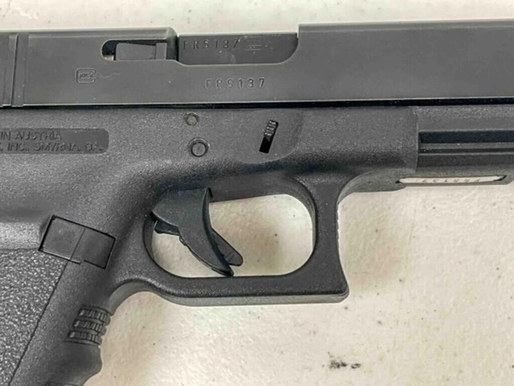 glock-pistol-image-12