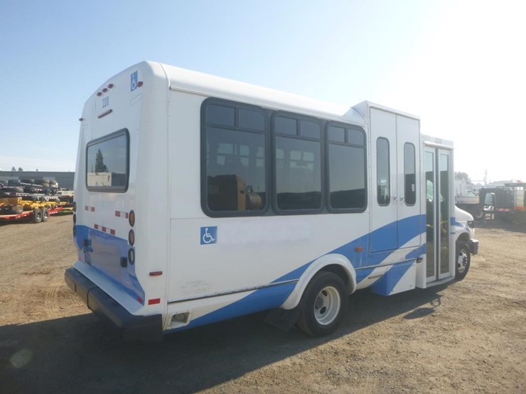 2014-ford-e450-image-3