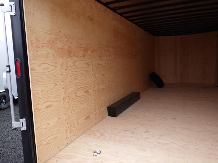 2026-royal-larct52-826v-86-t/a-enclosed-trailer-image-9