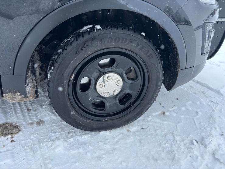 2019-ford-explorer-image-23