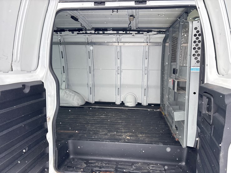 #1122-•-2015-chevrolet-express-van-image-11
