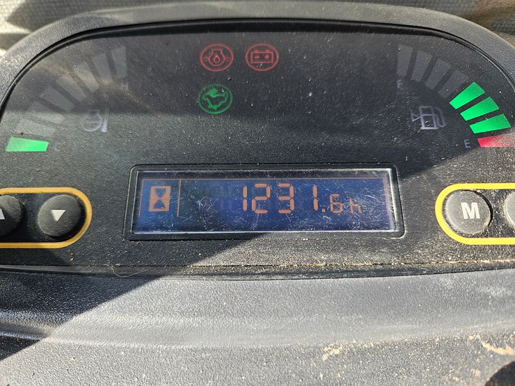 2019-case-cx37c-image-12