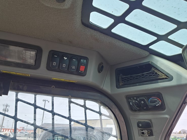 2022-caterpillar-279d3-image-11