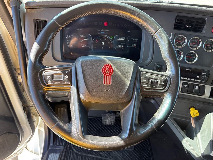 2024-kenworth-t880-image-14