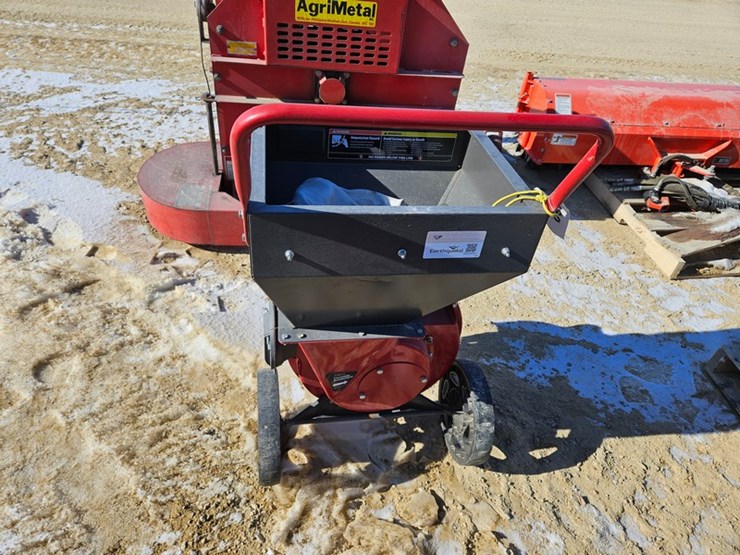 #192-•-earth-quake-wood-chipper-image-4