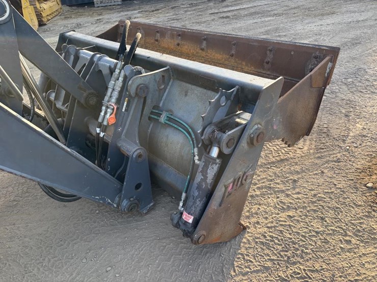 2020-deere-210l-image-12