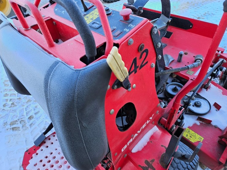 #160-•-gravely-pro-stance-60-stand-up-zero-turn-mower-image-17